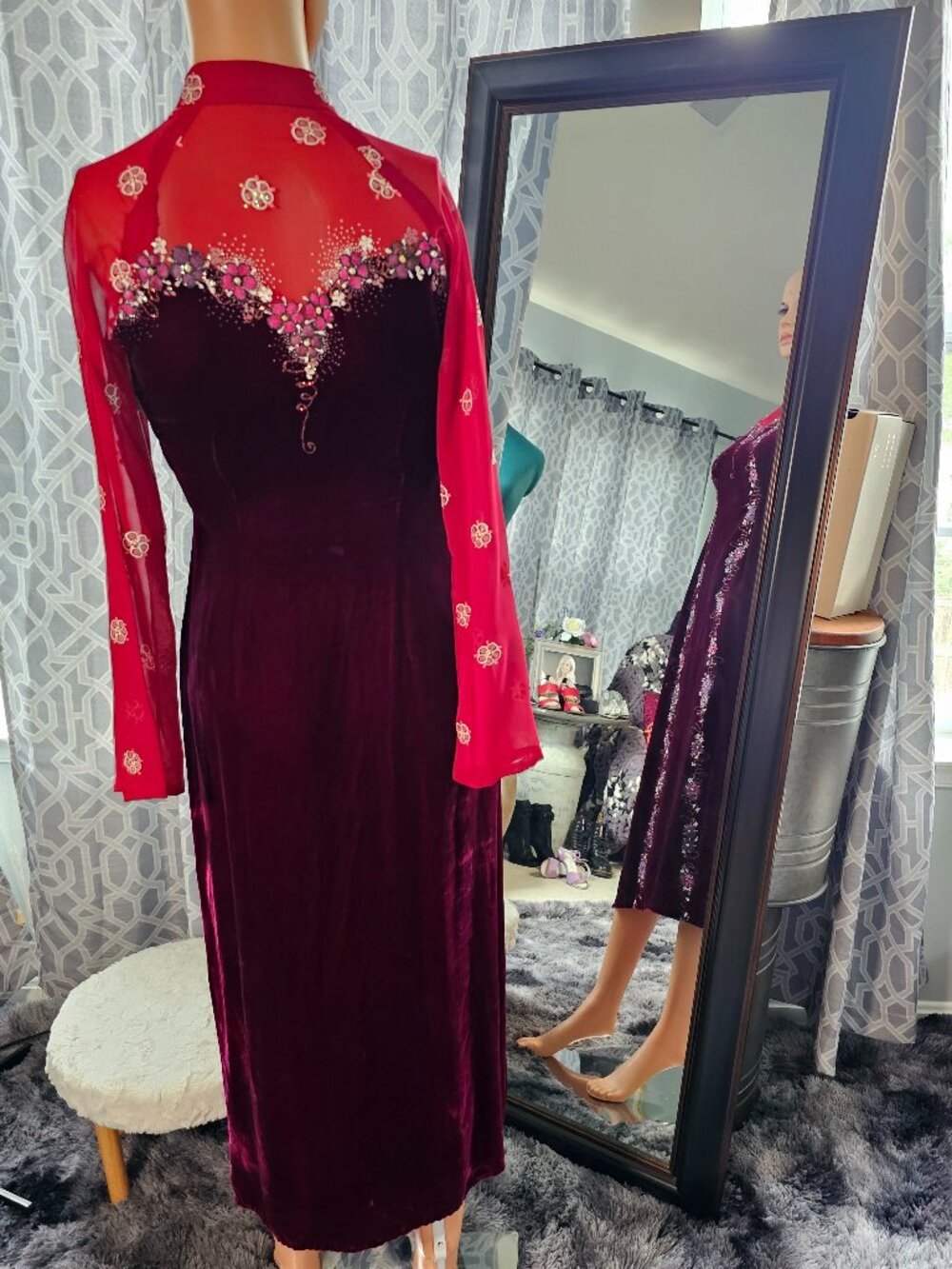 Pháo Trang Vintage Vietnamese Ao Dai – Burgundy Velvet & Red Embroidered Dress - Picture 4 of 11